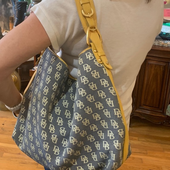 Dooney & Bourke Canvas Signature Hobo Purse Large w/Yellow Leather handle - Picture 3 of 15